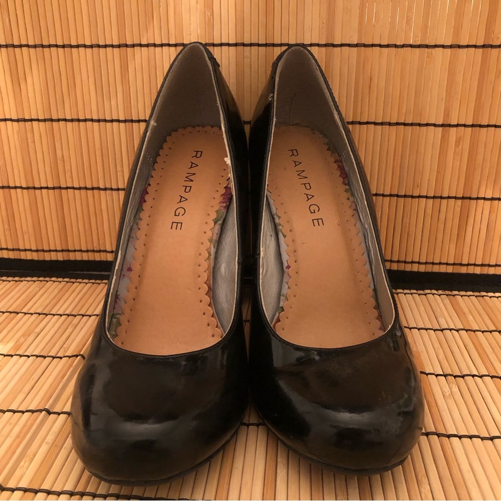 black chunky heel pumps/shoes